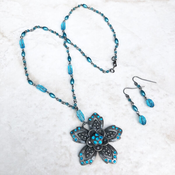 Turquoise Pewter Flower Necklace Set