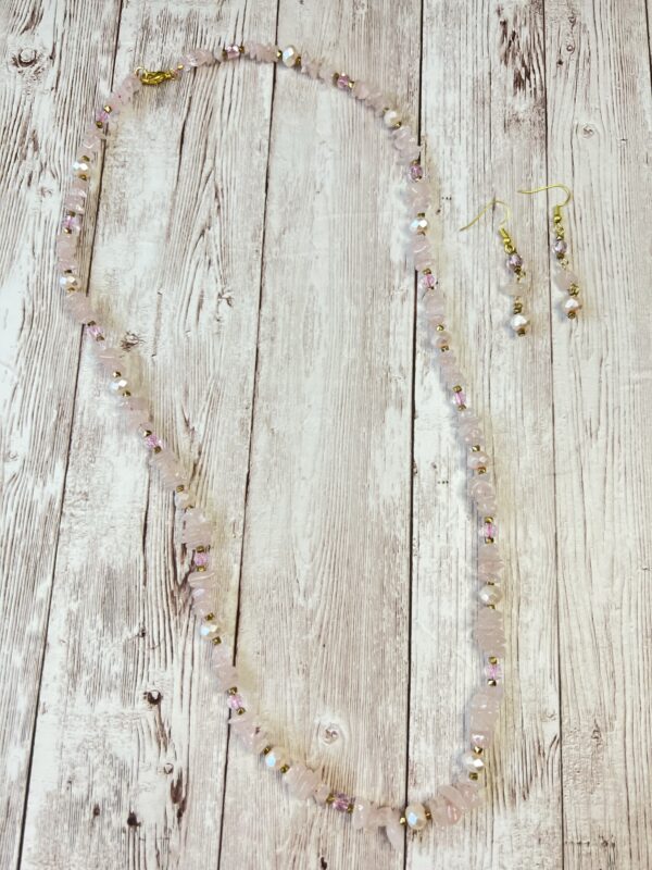 Semiprecious Rose Quartz Chips and Glass Facets Gold Tone Necklace
