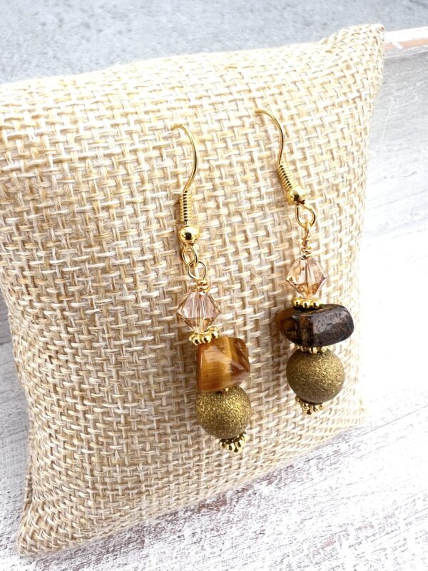 Semiprecious Tiger's Eye Chips, Persian Jade, Gold Frosted and Beige Glass Multi-Strand Bracelet & Earrings Set